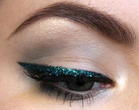 makeup-glitter-eyeliner